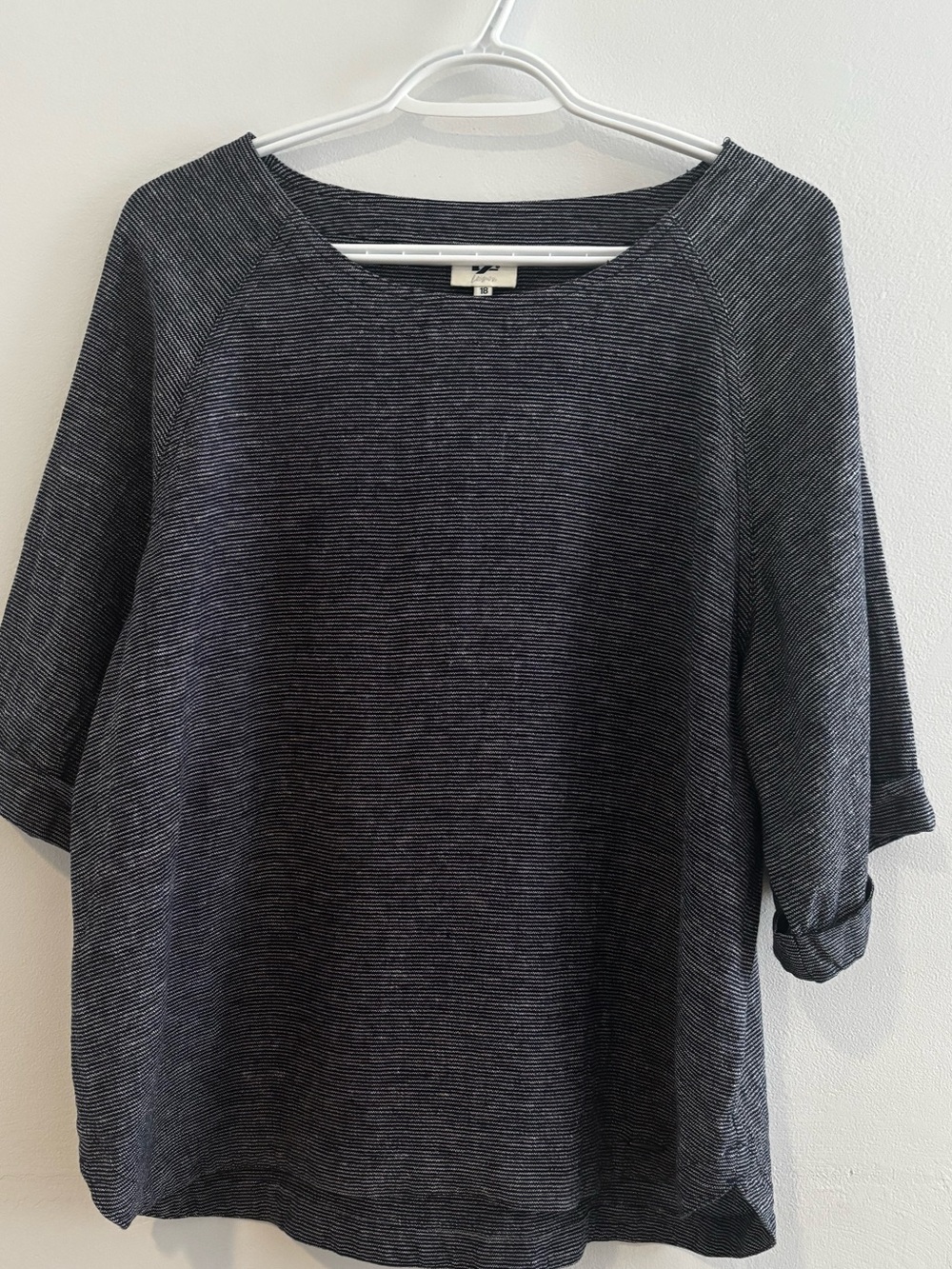3 for $15 😍 Linen Scoop Neck Top in Navr Stripe